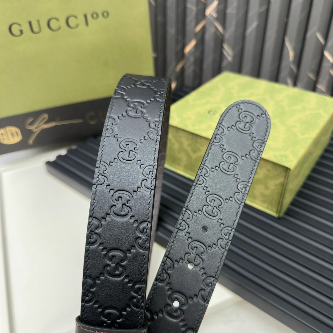Double-sided embossed leather belt