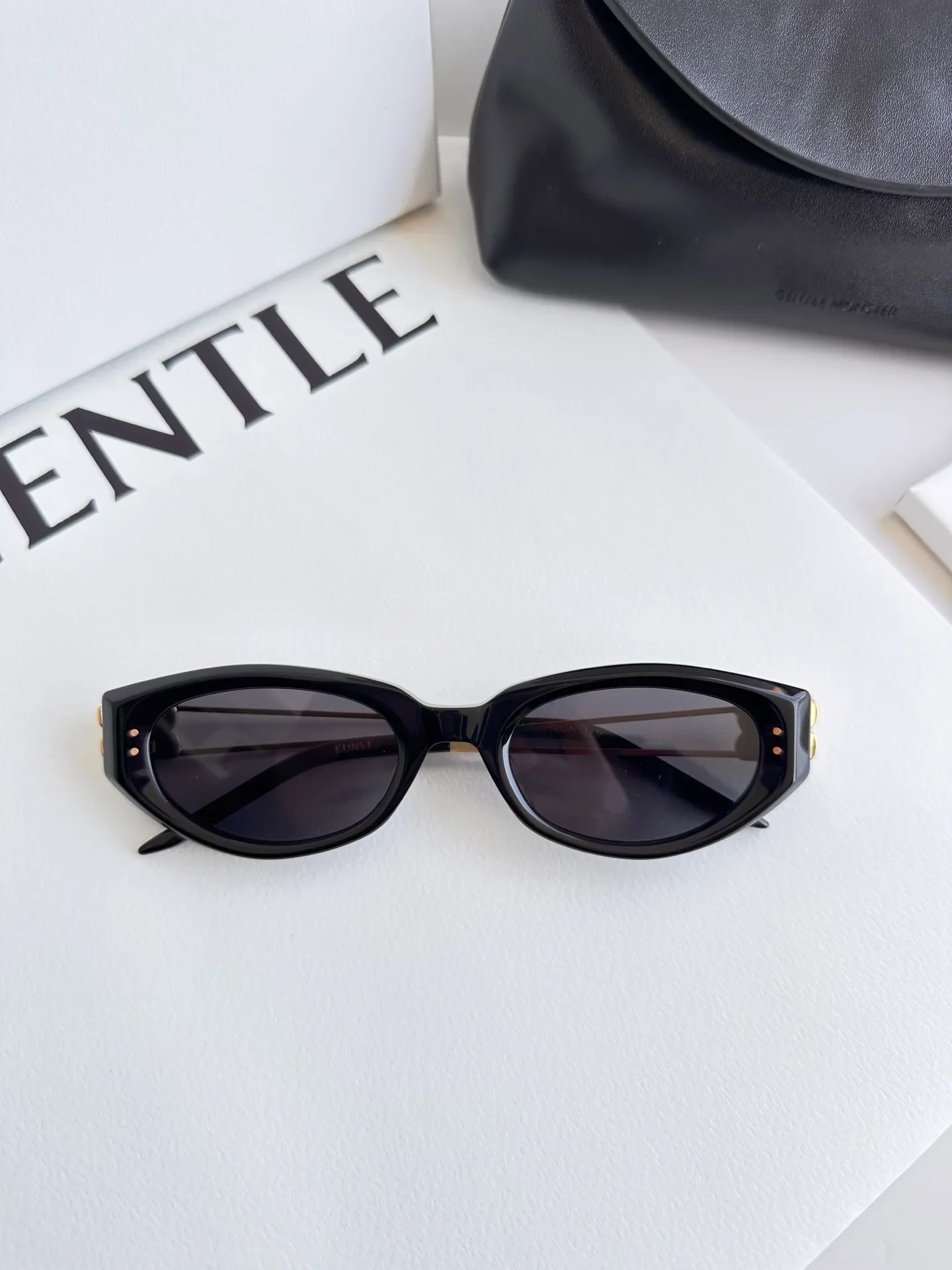 Cat-eye sunglasses with high-definition nylon lenses and metal temples