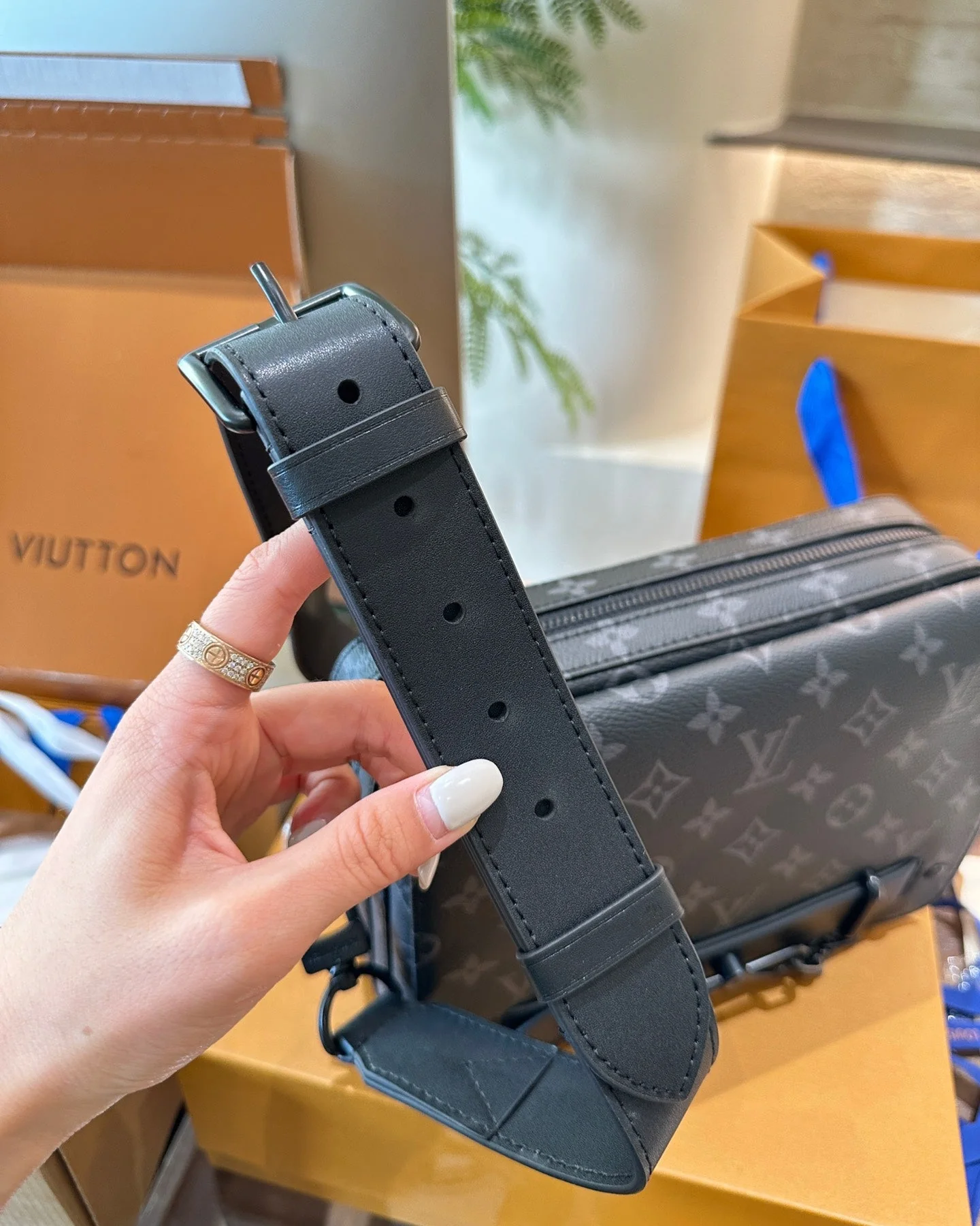 Men's Chain Messenger Bag