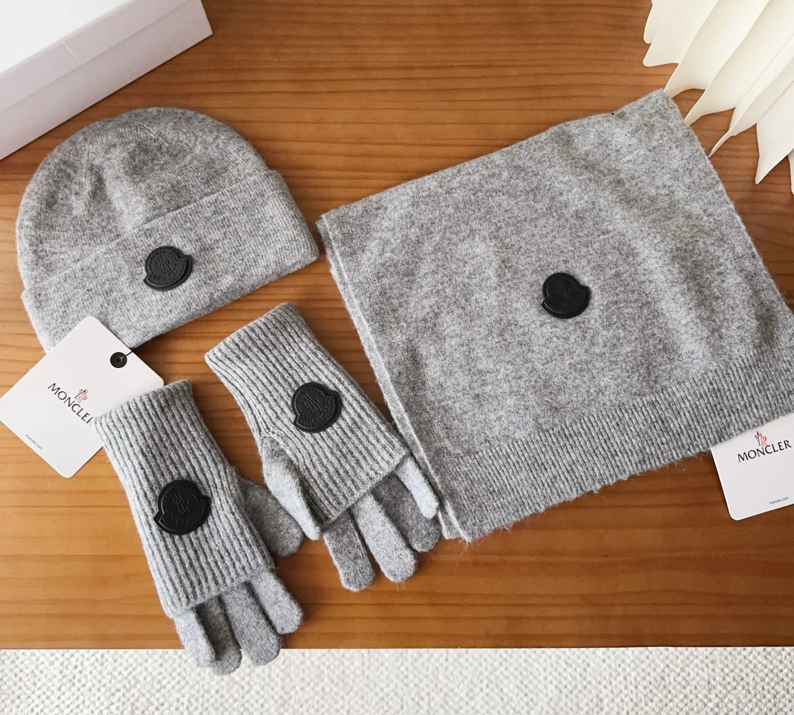 Leather label knitted scarf hat gloves set