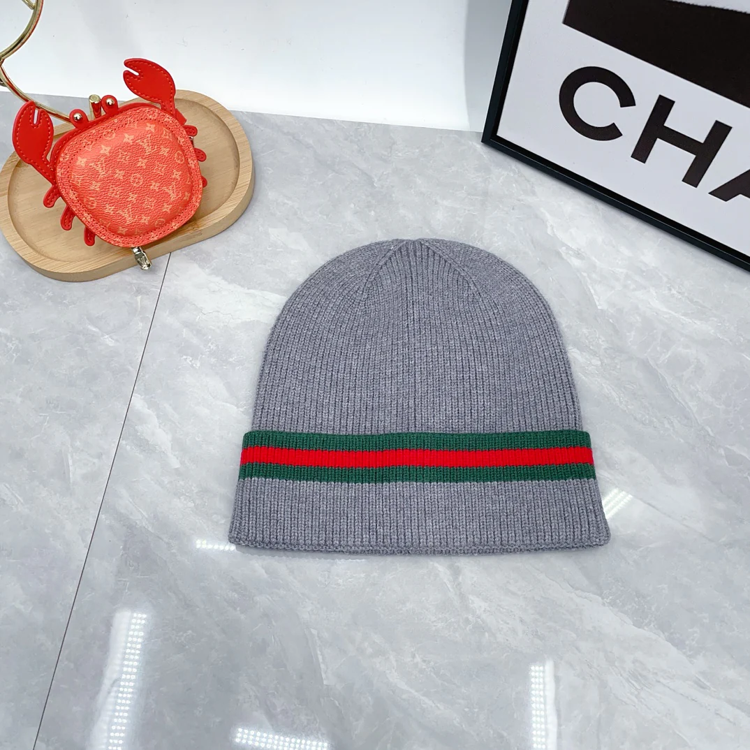 Color matching wool knit scarf and hat set