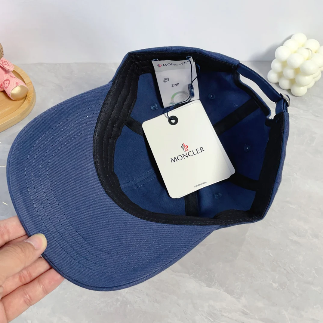 Stylish embroidered baseball cap