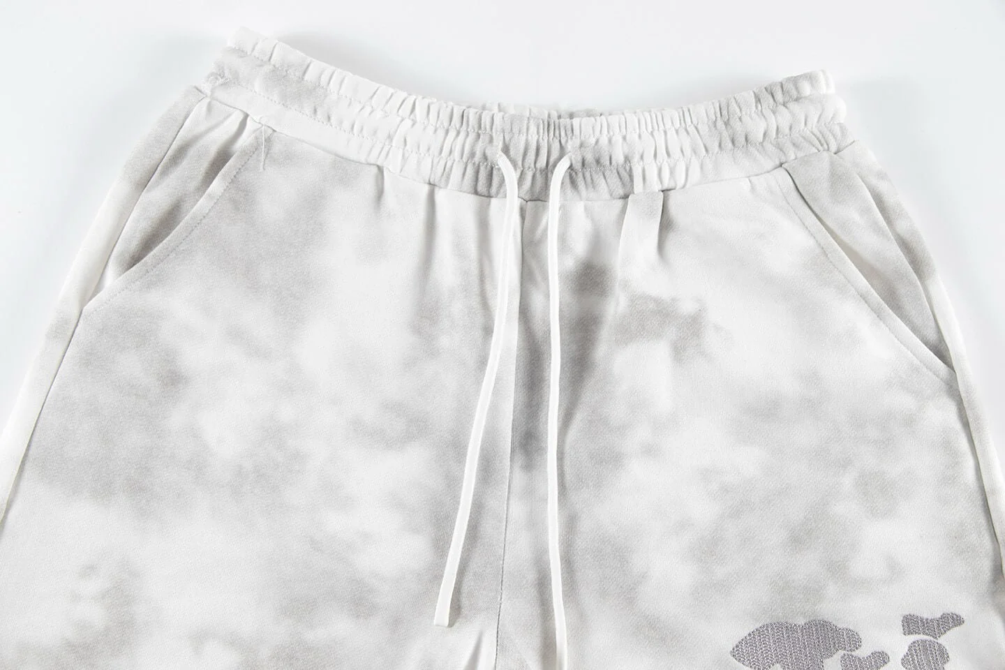 Rendered Classic Pattern Embroidery Shorts