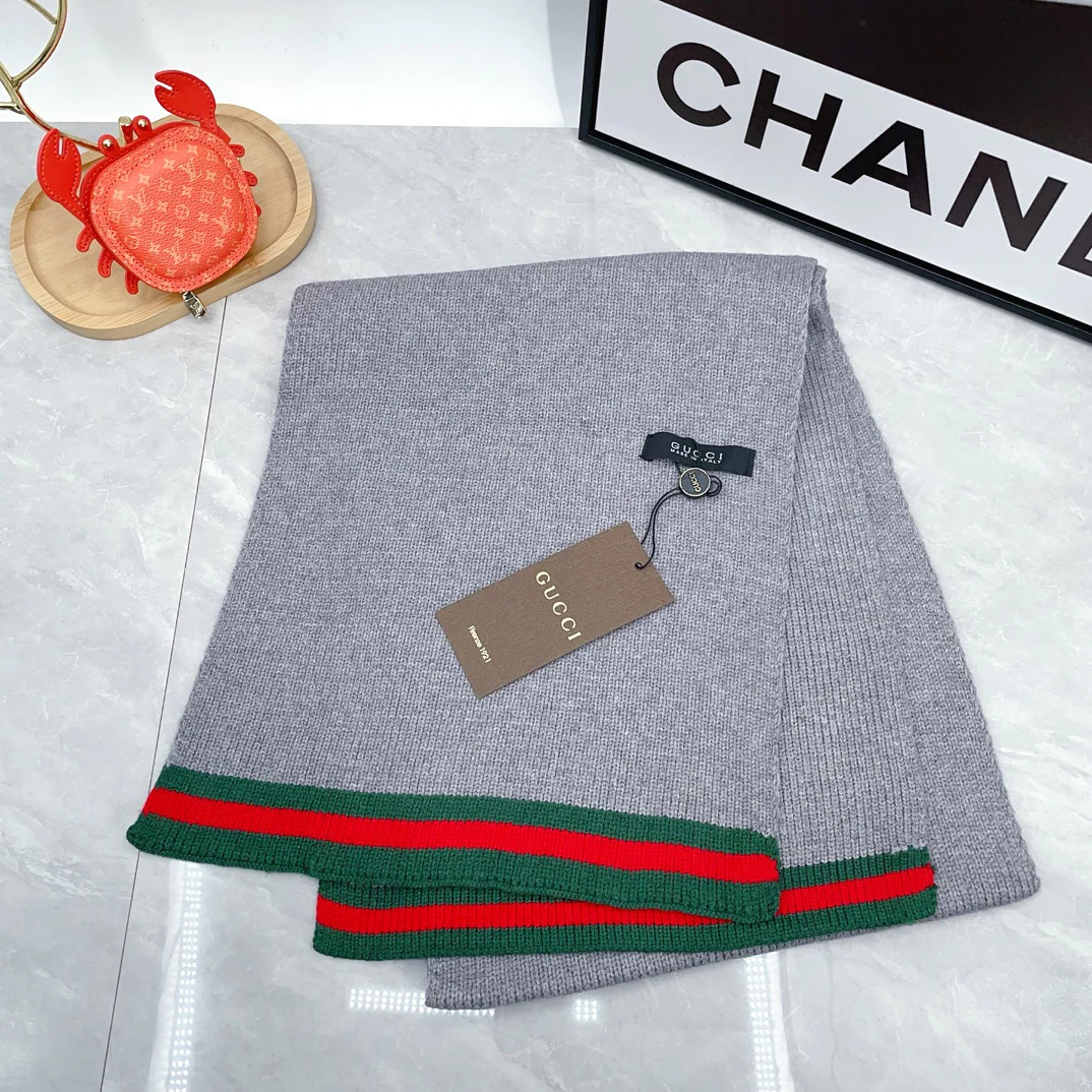 Color matching wool knit scarf and hat set