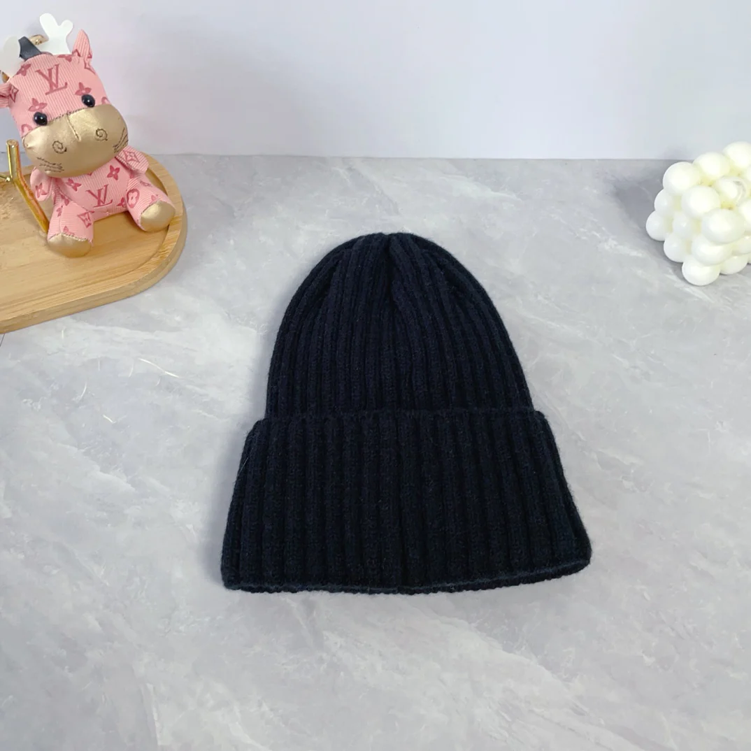 Embroidered cashmere knitted hat