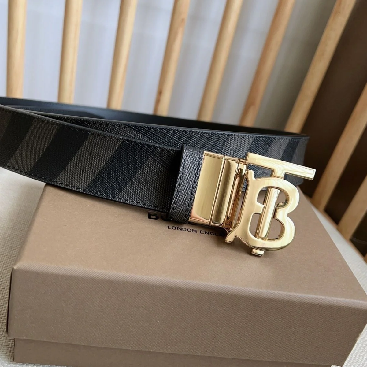 Fashion leather belts