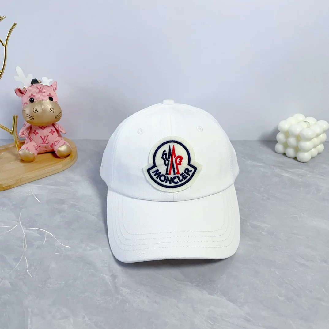 Stylish embroidered baseball cap