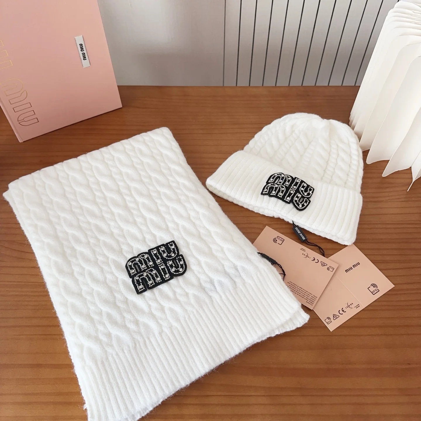 Embroidery knit scarf and hat set