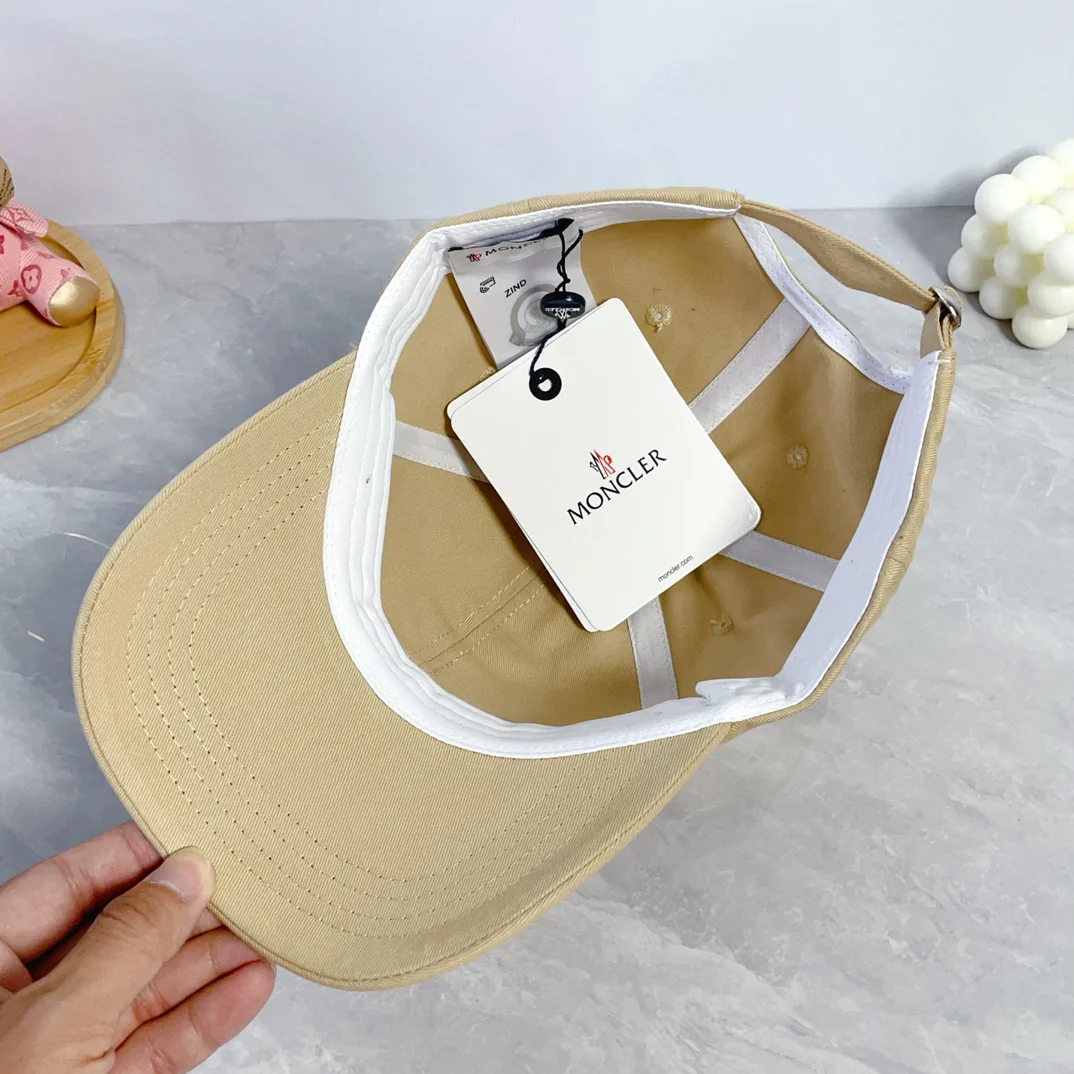 Stylish embroidered baseball cap