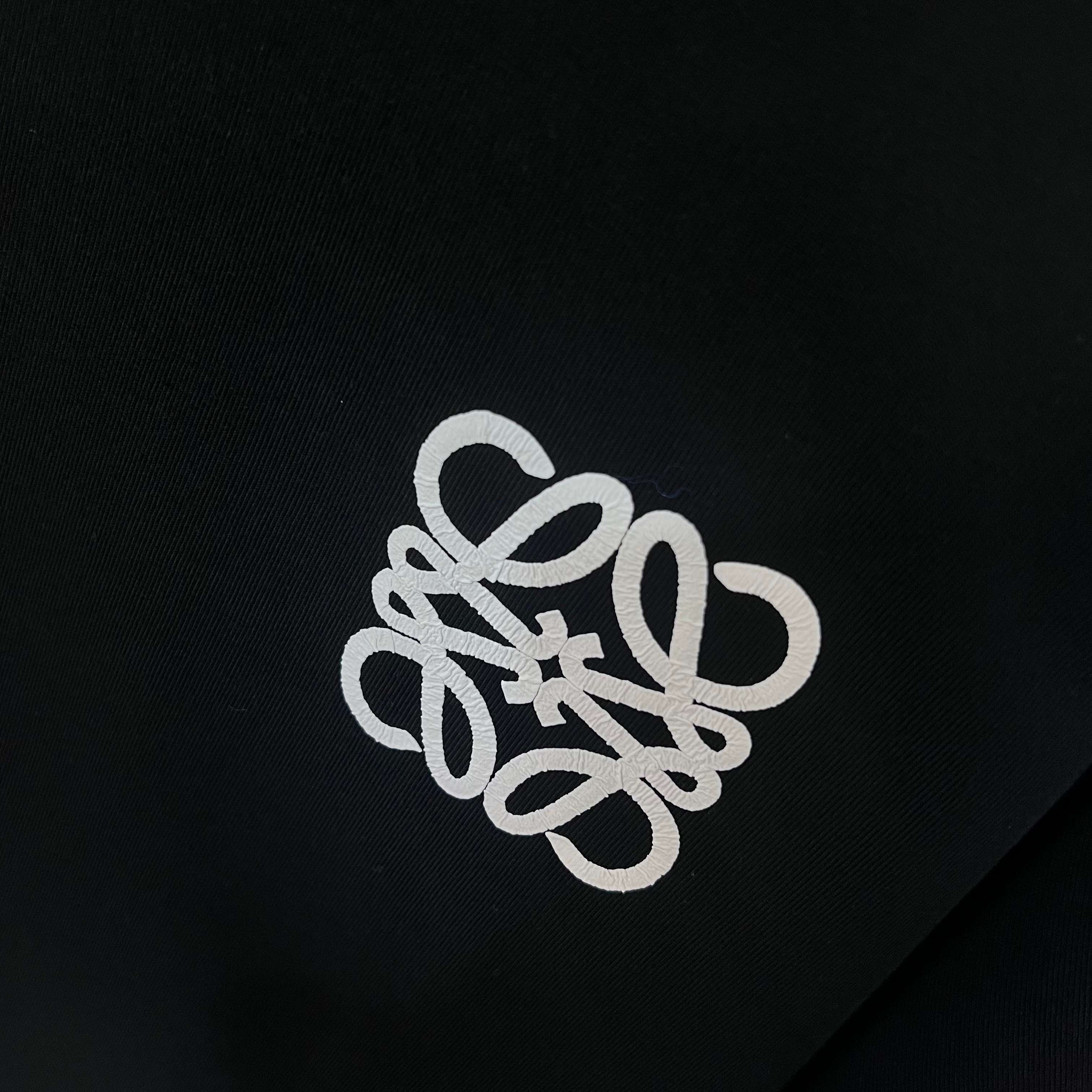 Pleated foam lettering sweatshirt