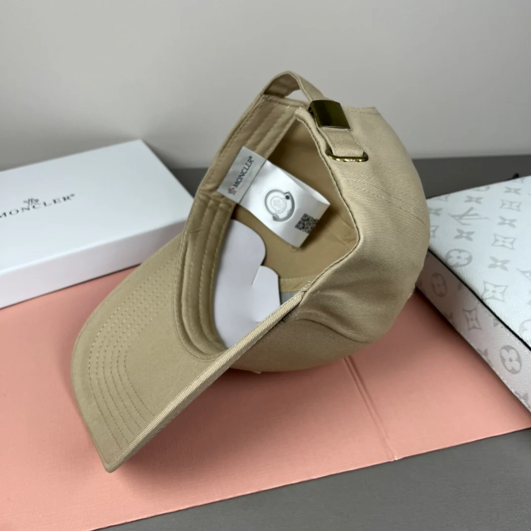 Fashion offset baseball cap