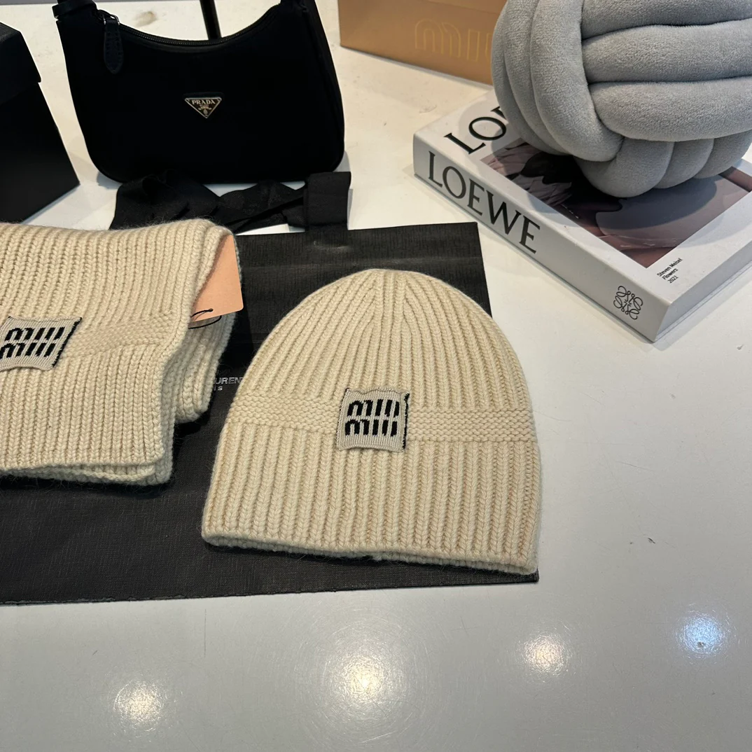 Jacquard knit scarf and hat set