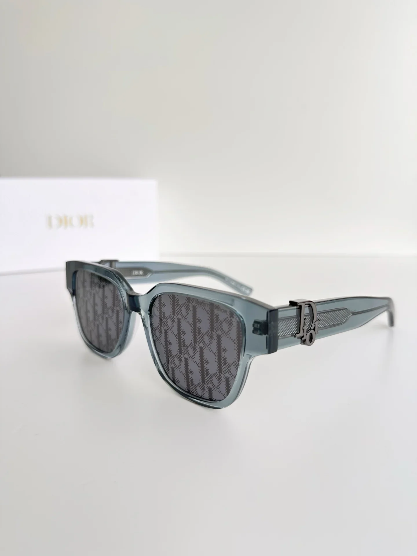 4-color limited edition high-end trendy sunglasses
