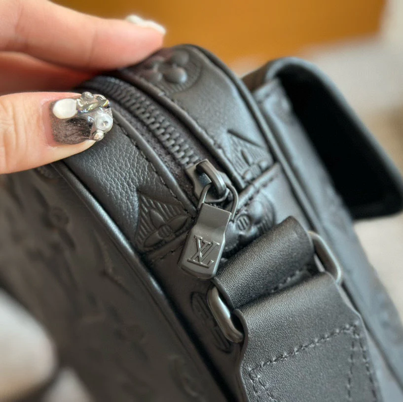 Black Floral Men's Classic Messenger Bag