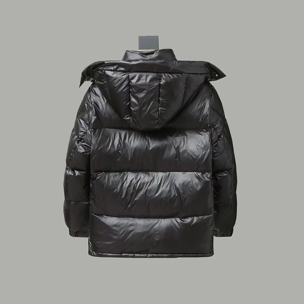 Pocket hooded down jacket