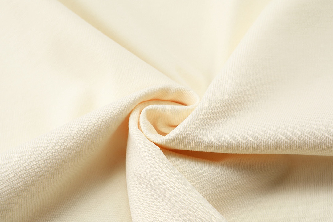 Red green ribbon embroidered T-shirt