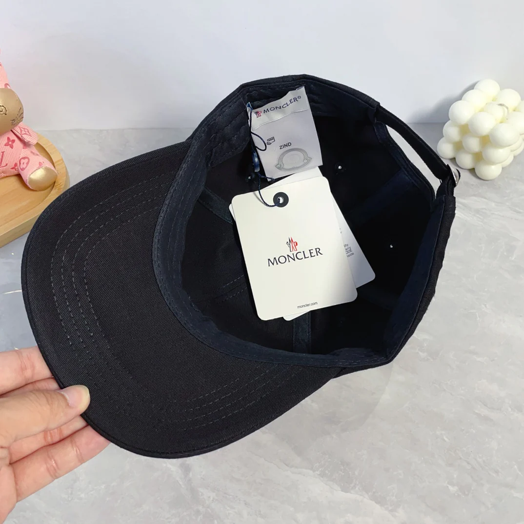 Stylish embroidered baseball cap