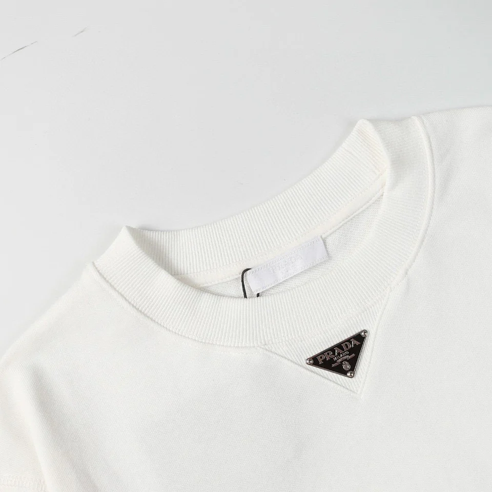 Versatile cotton sweatshirt