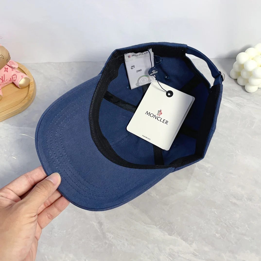 Stylish embroidered baseball cap