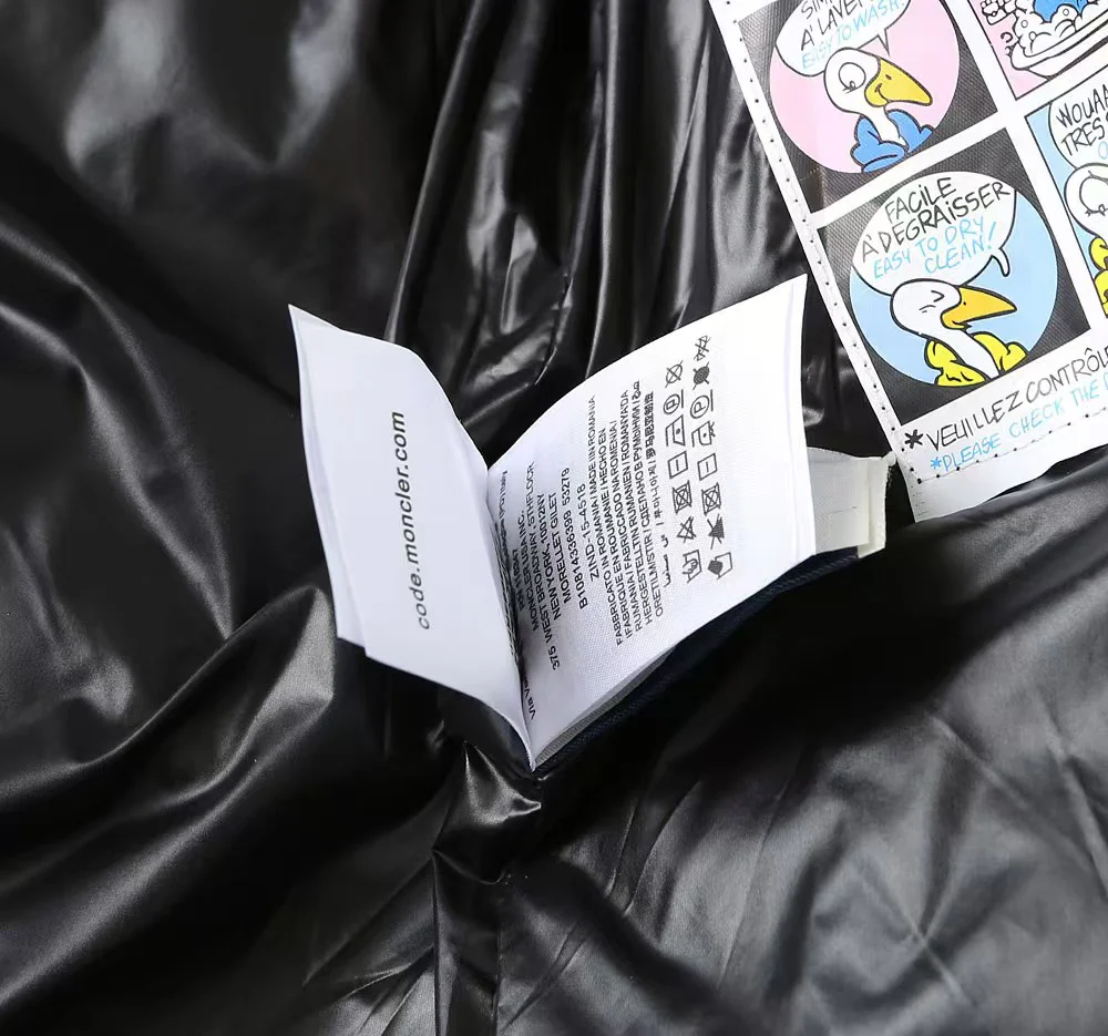 Pocket hooded down jacket