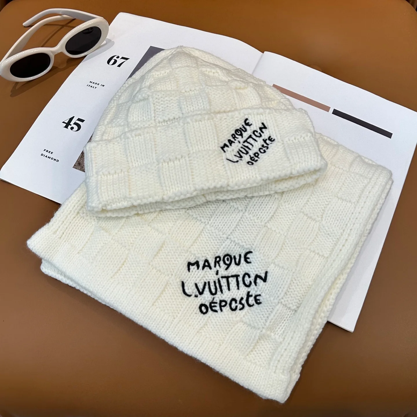 Embroidery wool knit scarf and hat set