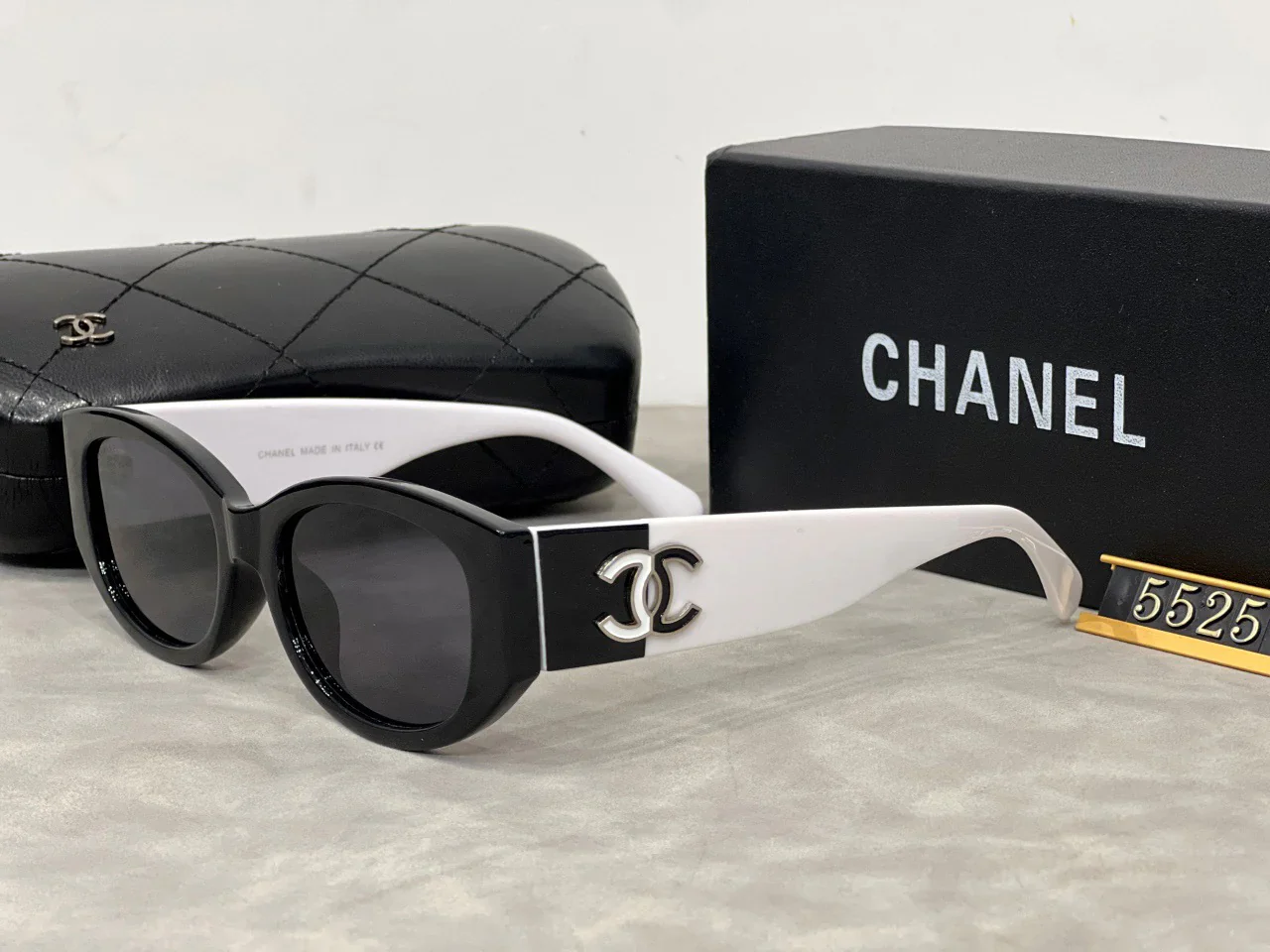 New two-tone small frame sunglasses