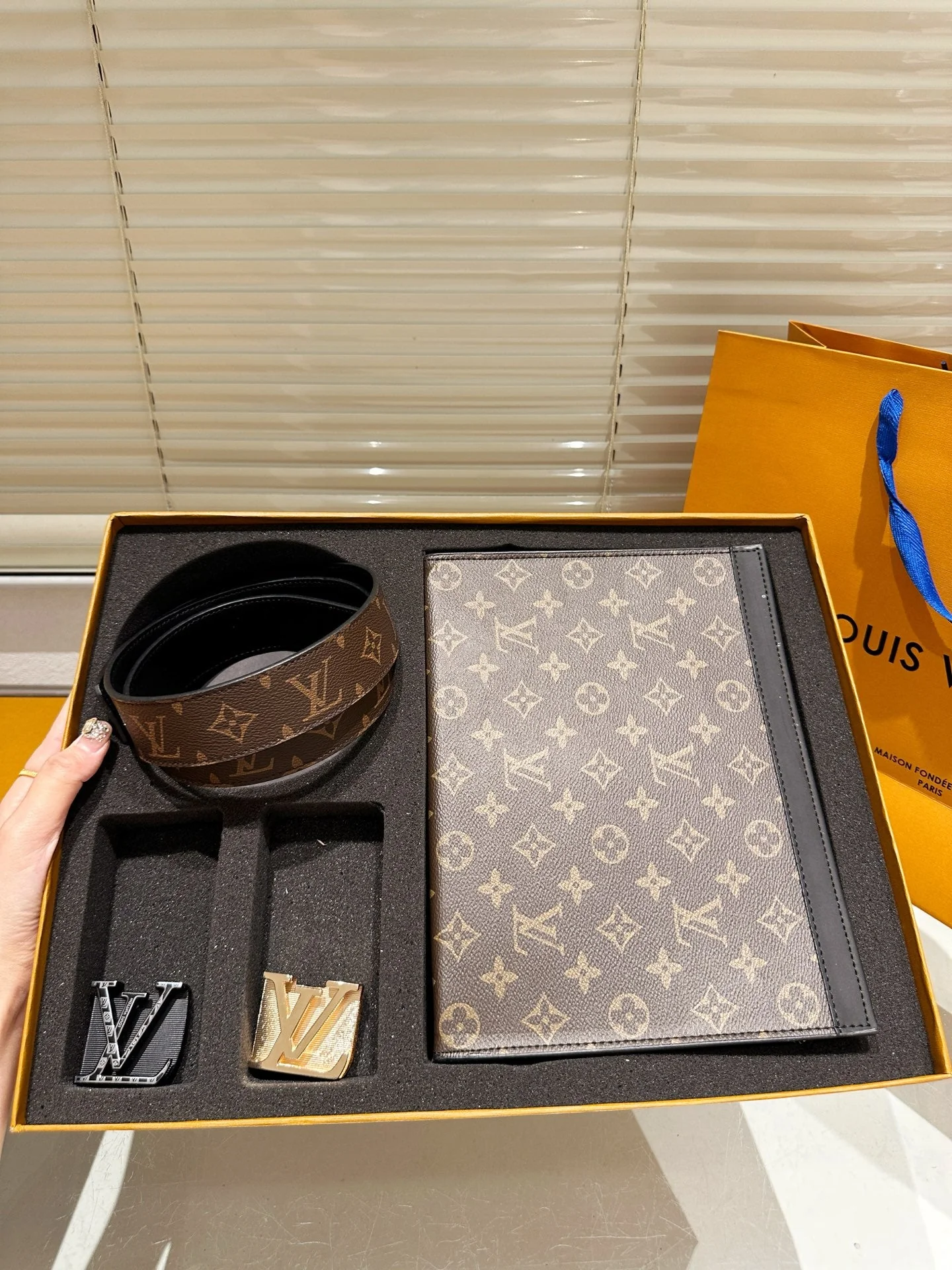 Embossed metal double buckle belt + clutch gift box