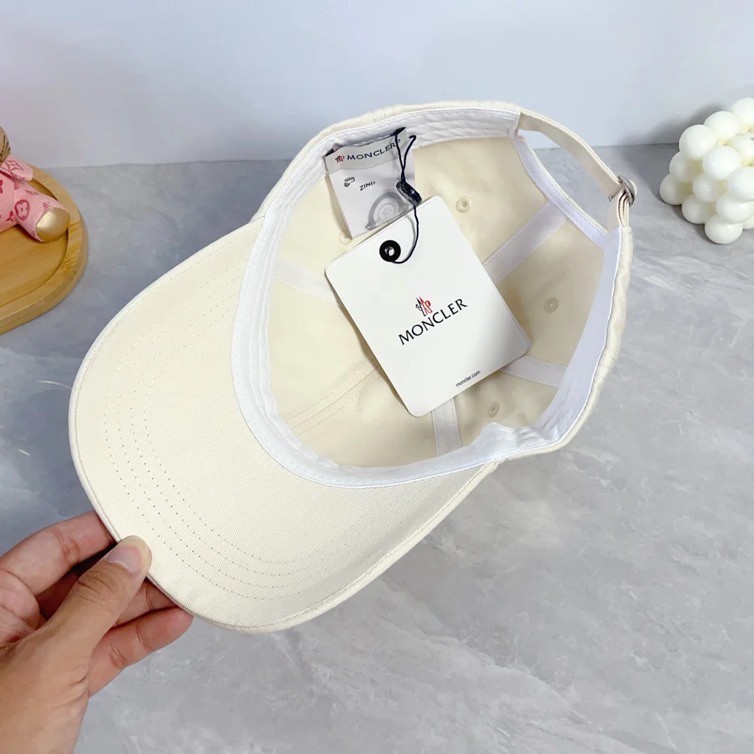 Stylish embroidered baseball cap