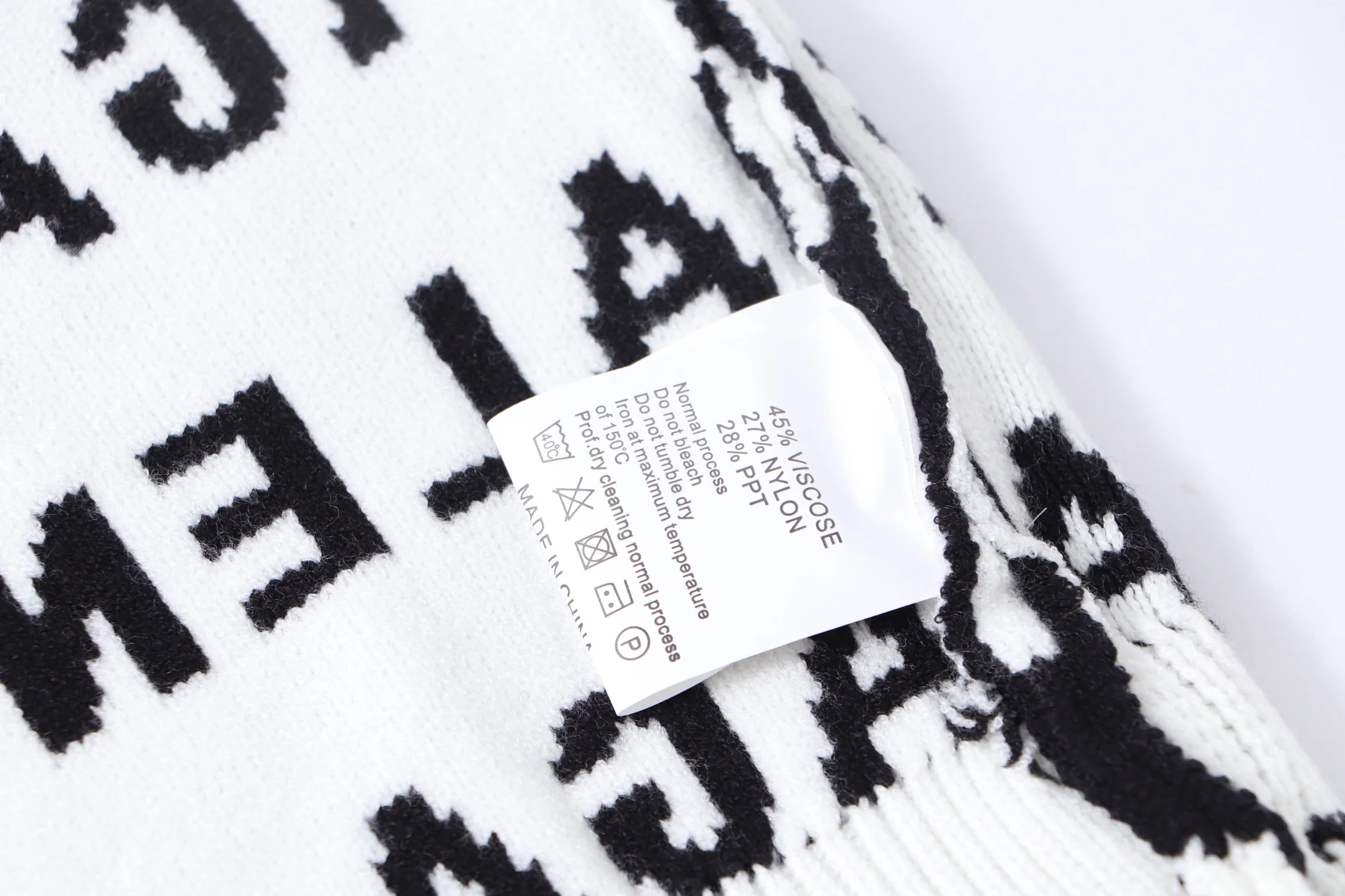 Knitted jacquard cashmere sweater