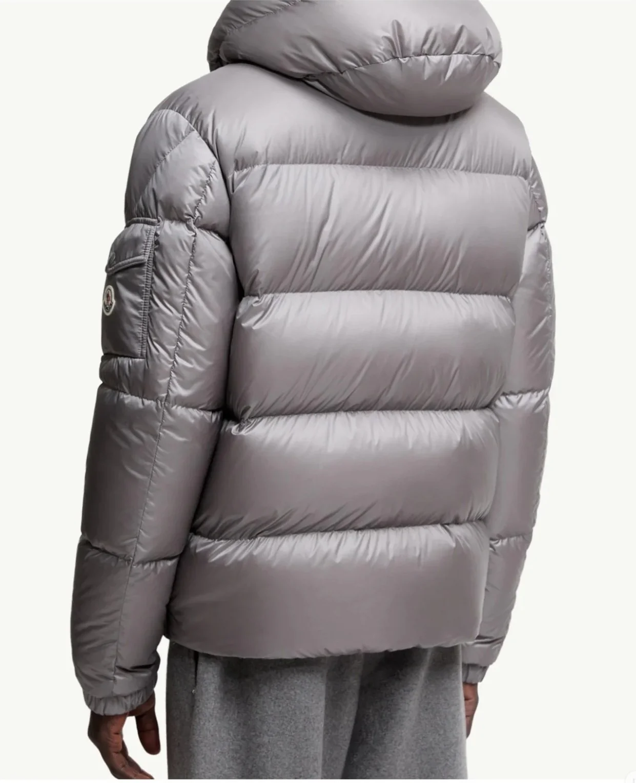 Pocket down hooded jacket