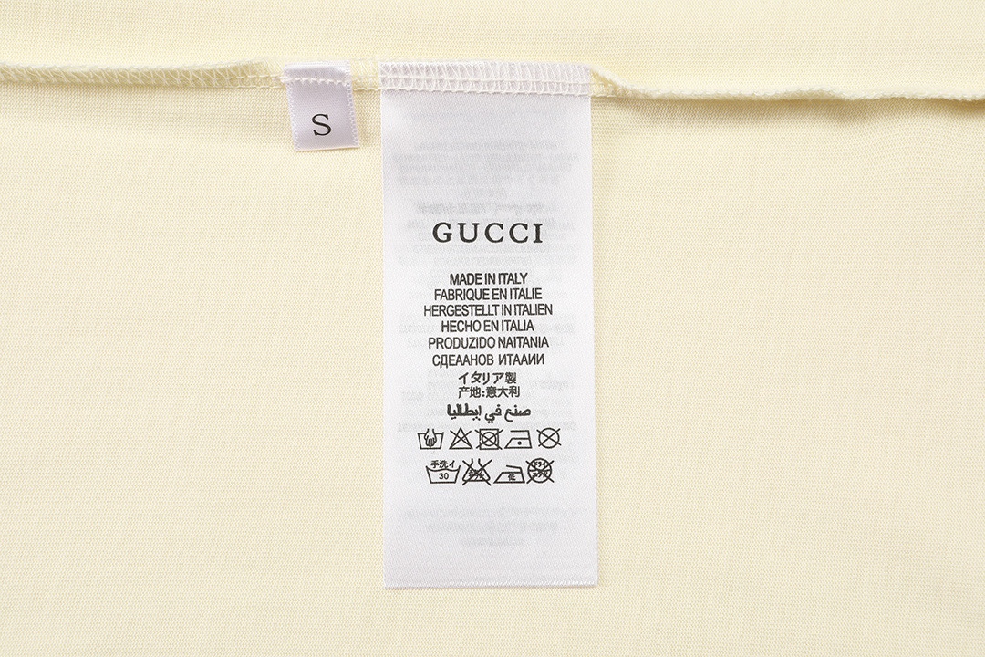 Red green ribbon embroidered T-shirt