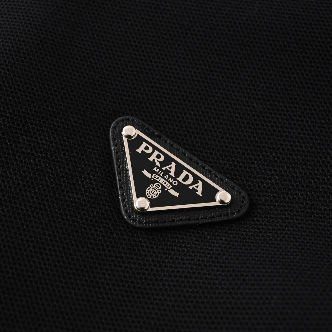 Cotton knit zip-up polo shirt