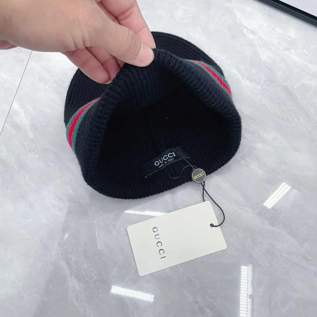 Color matching wool knit scarf and hat set