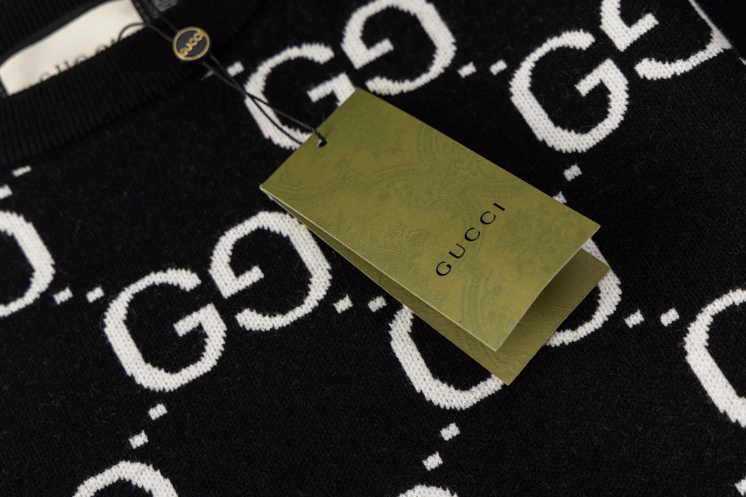 Knitted cashmere sweater