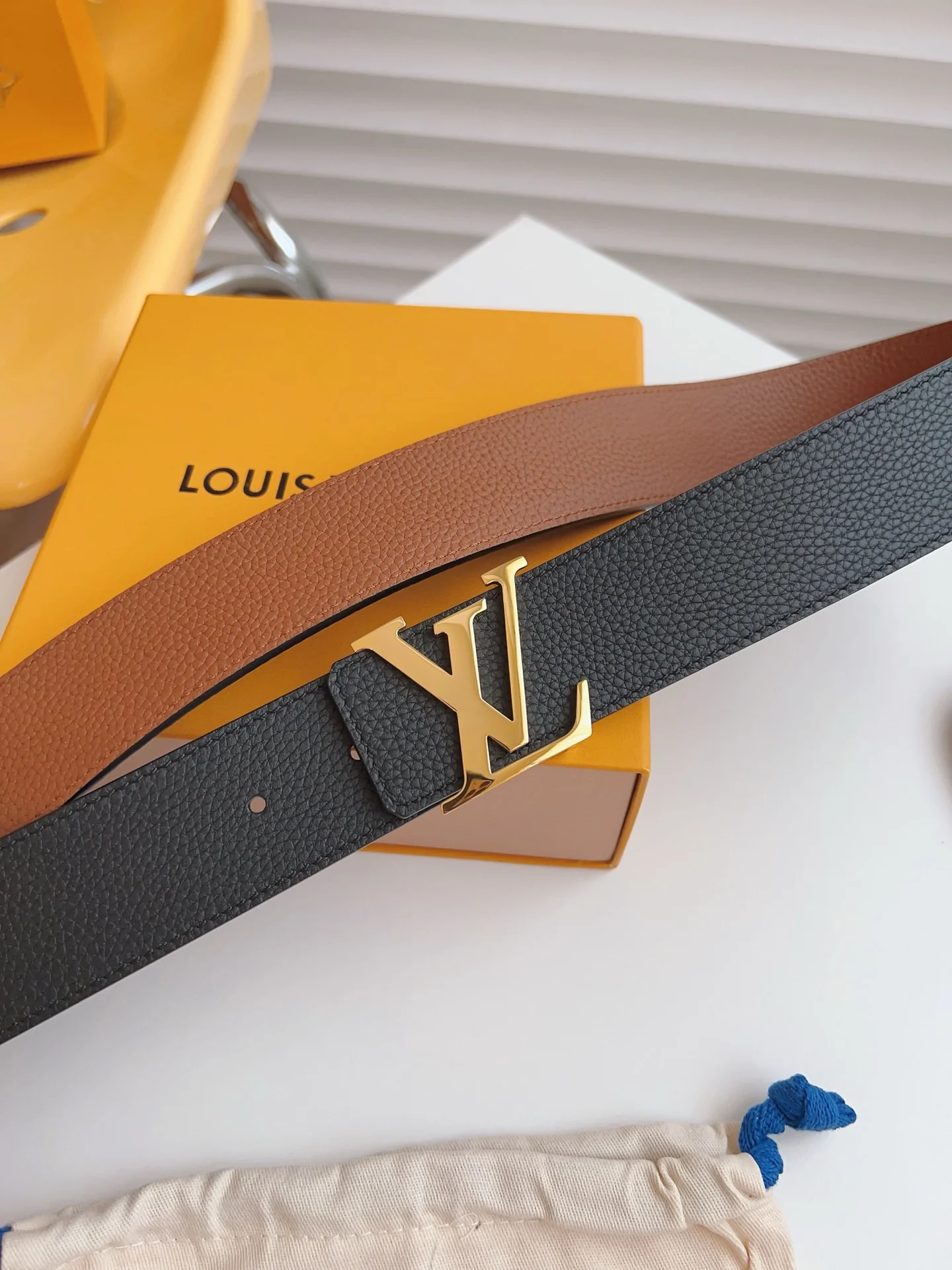 Two-tone leather belt