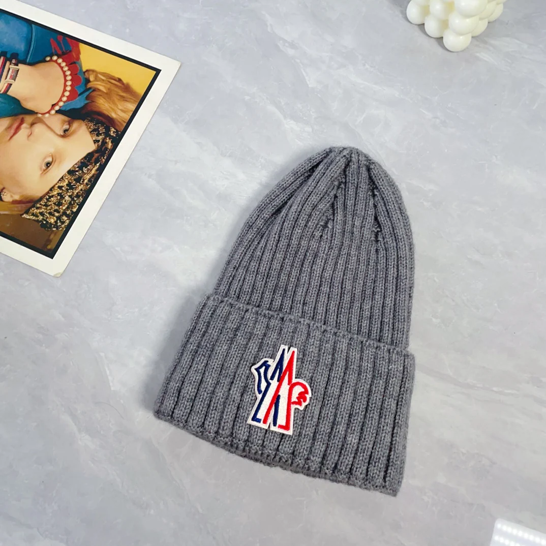 Embroidered cashmere knitted hat