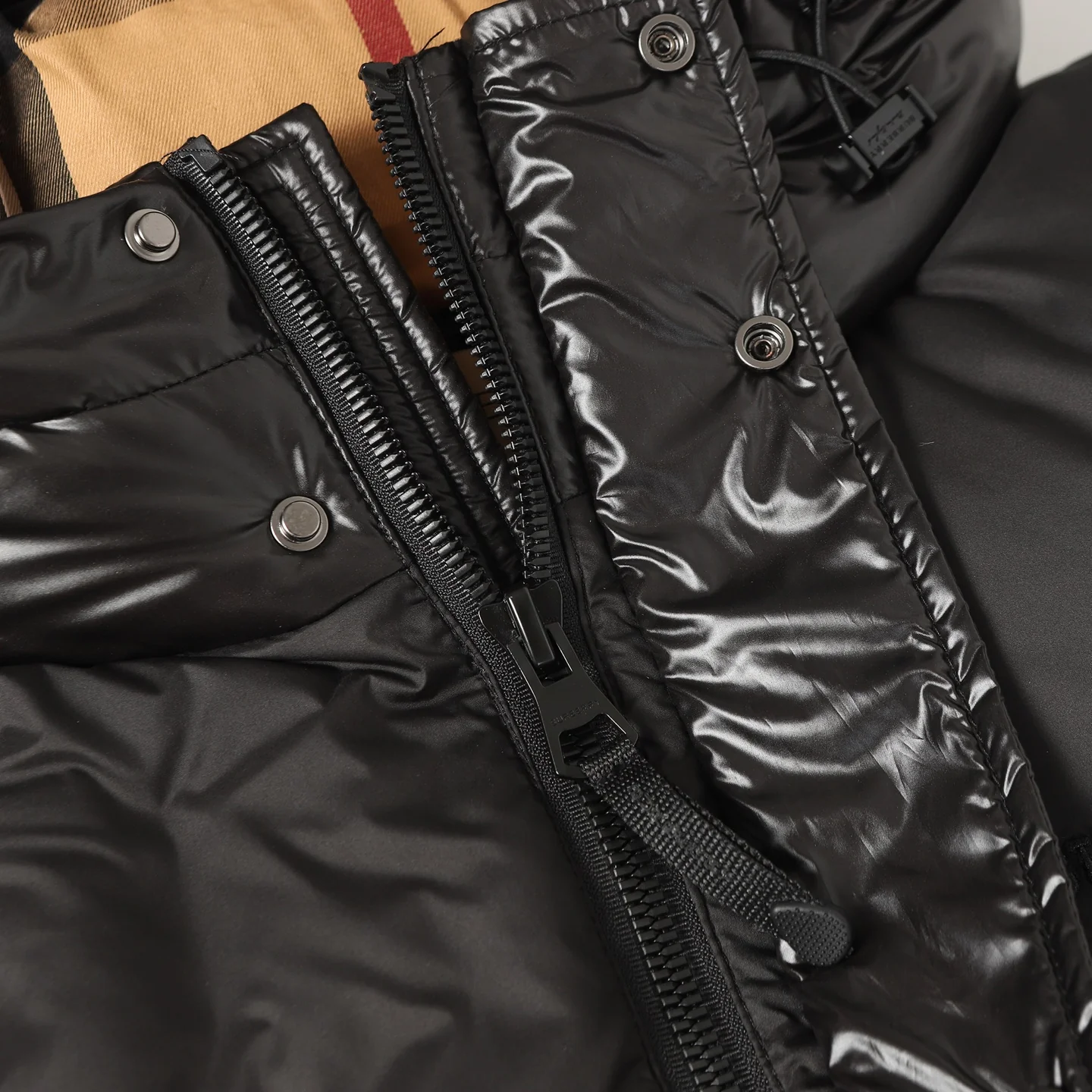 Embroidered hooded down jacket