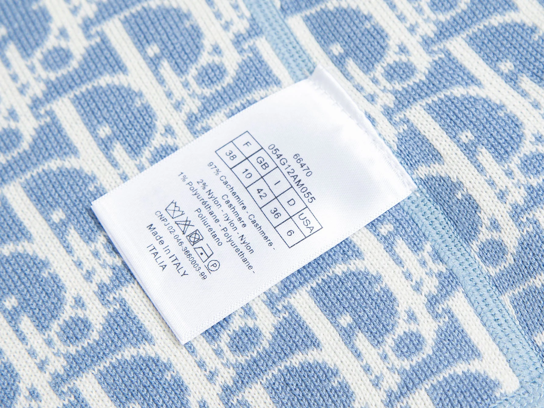 Reversible embossed cashmere hooded jacket