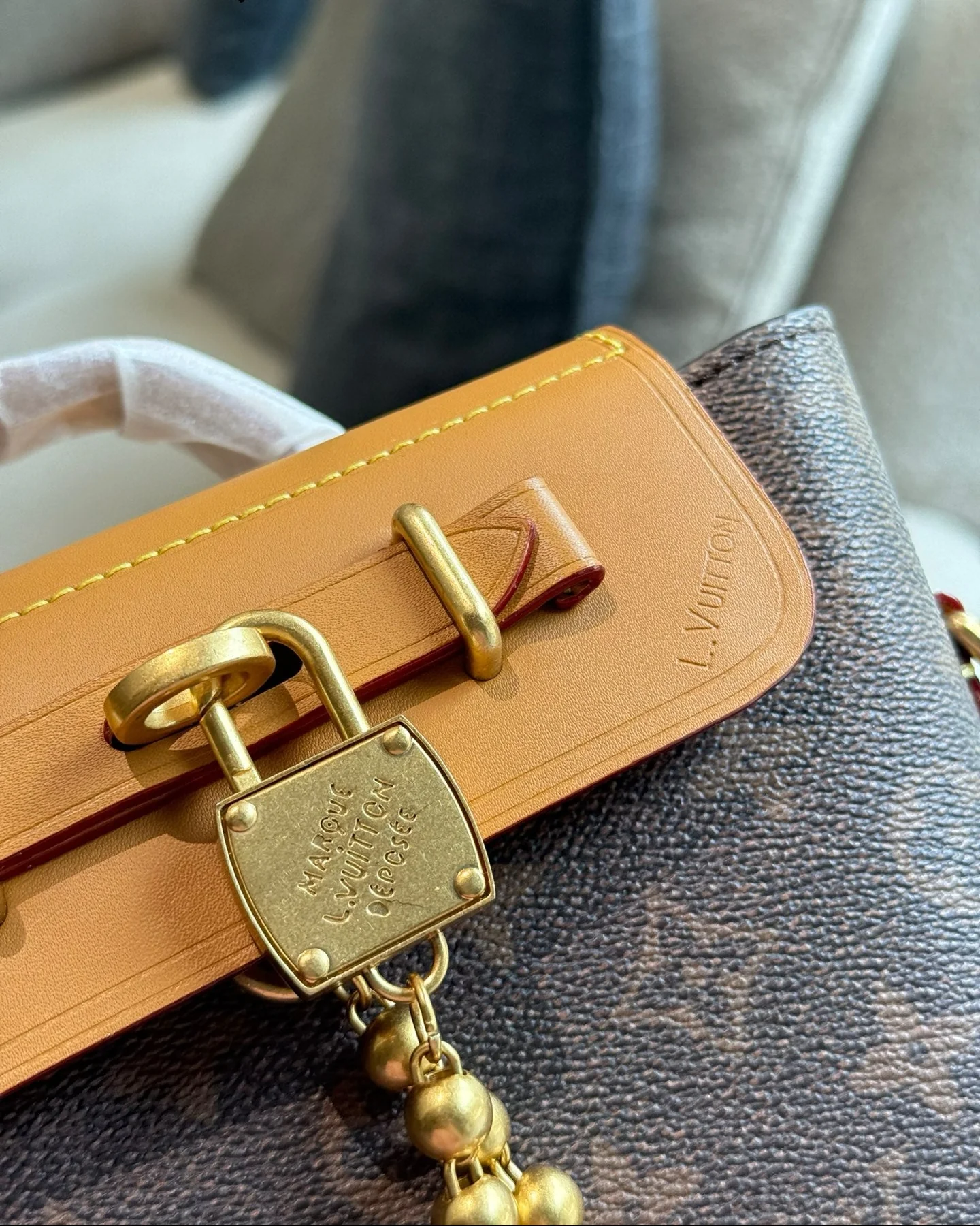 Men's Chain Lock Crossbody Bag