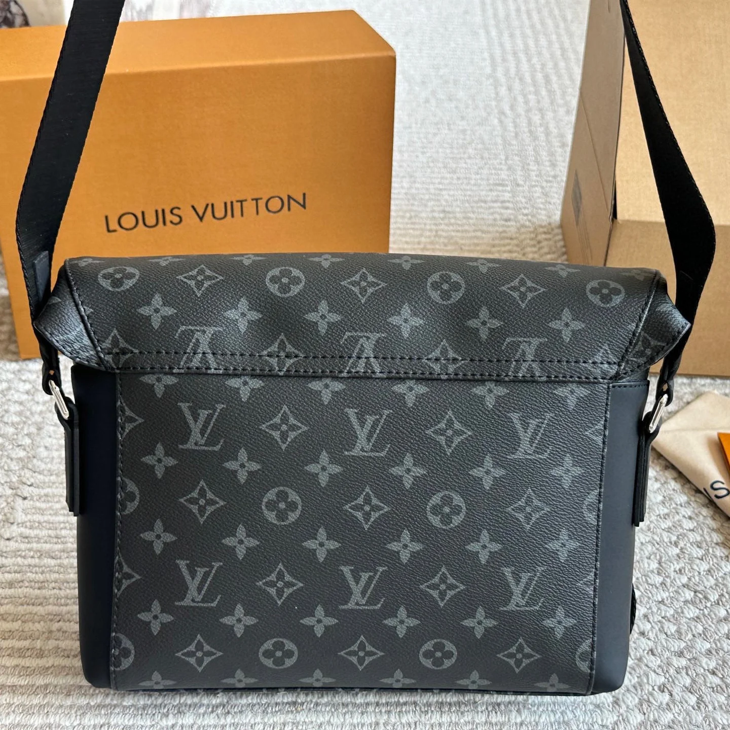 Men's Classic Checkerboard Messenger Bag