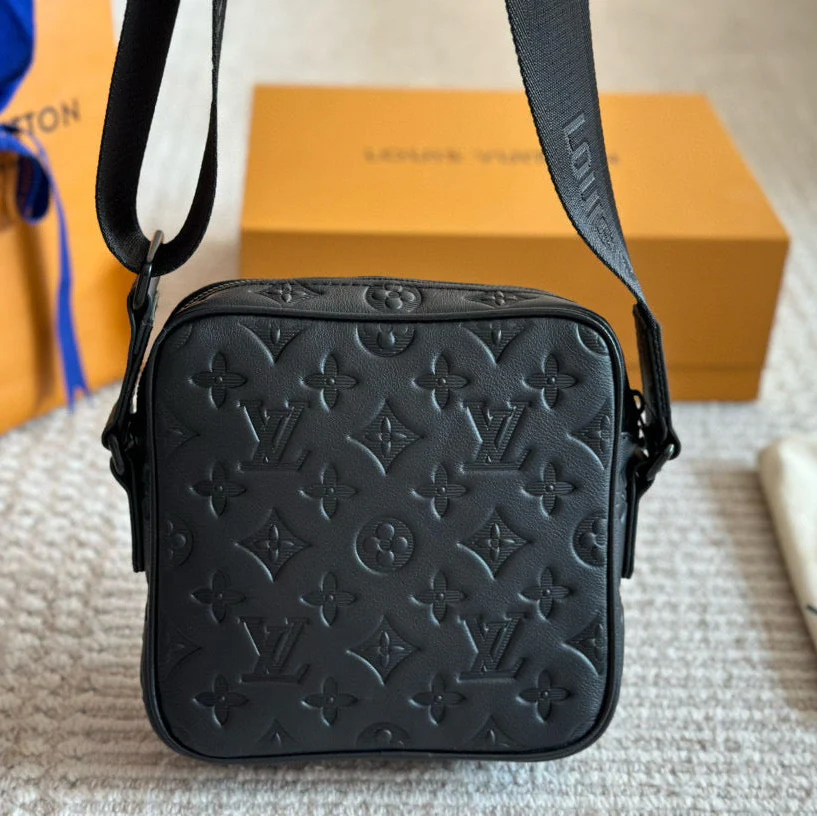 Black Floral Men's Classic Messenger Bag