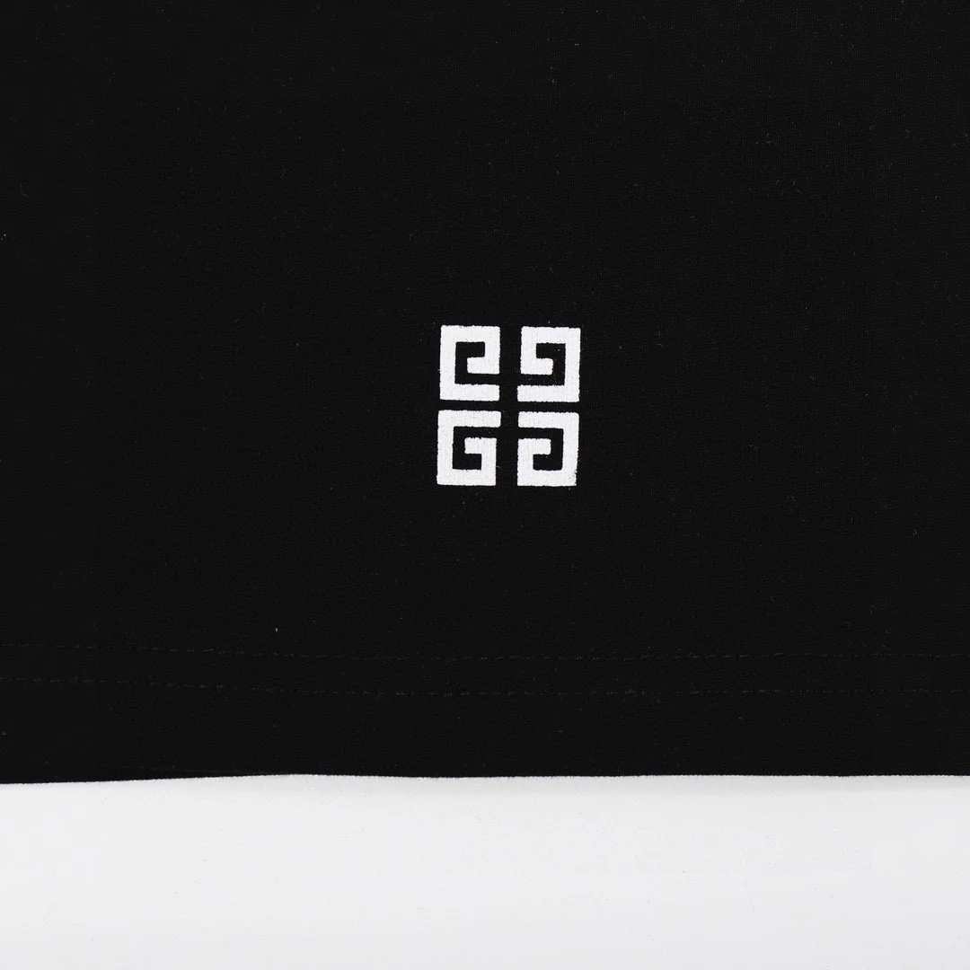 Fashionable printed T-shirts