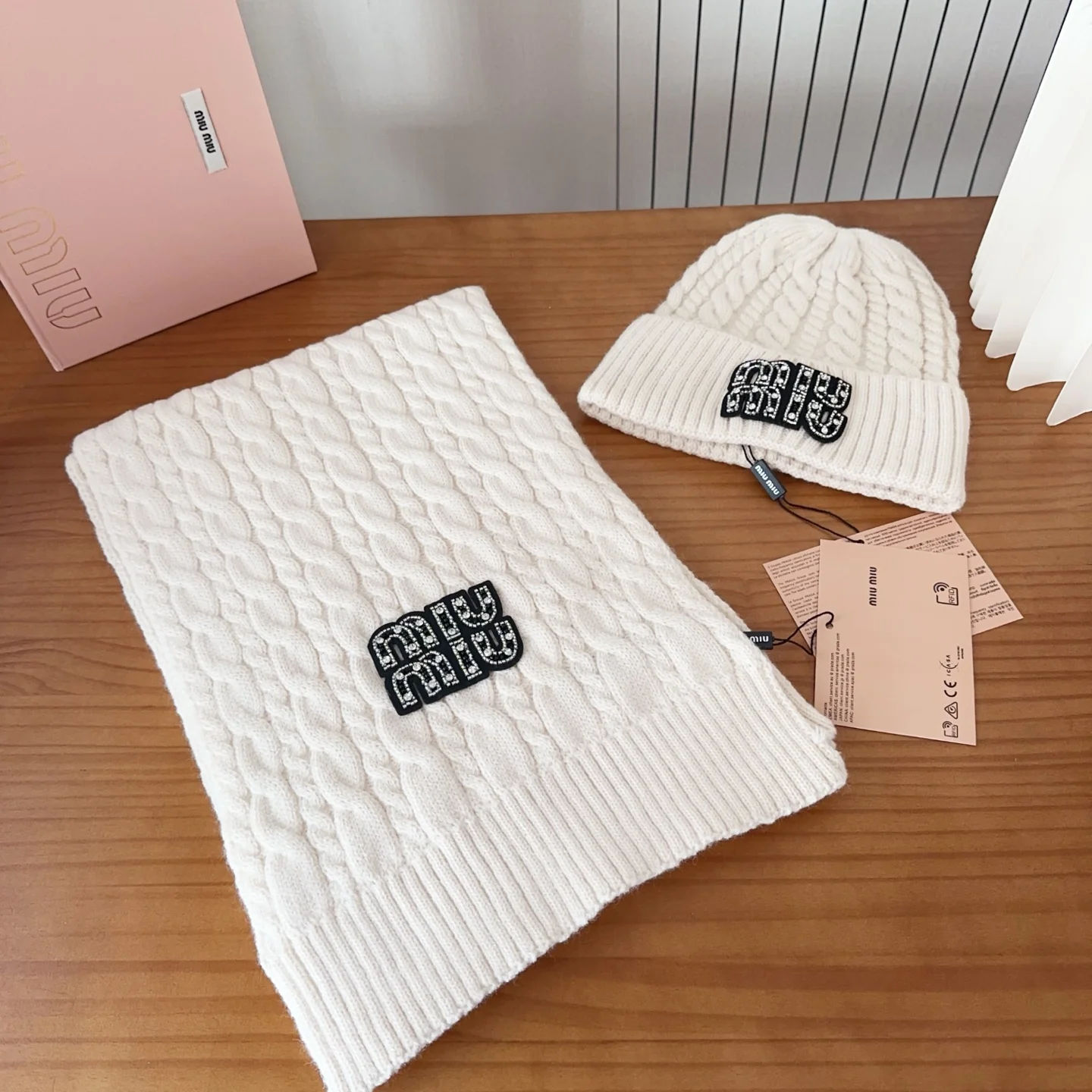 Embroidery knit scarf and hat set