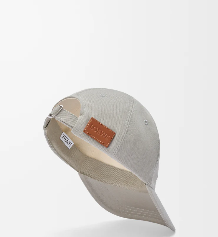 Fashionable embroidered baseball cap