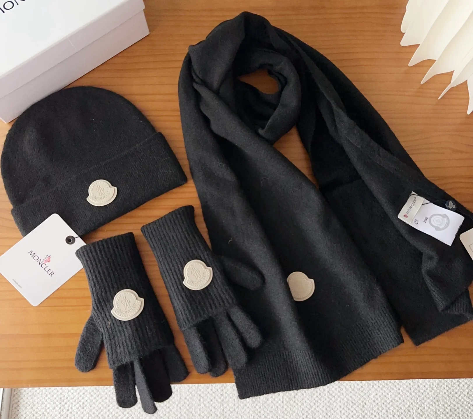 Leather label knitted scarf hat gloves set
