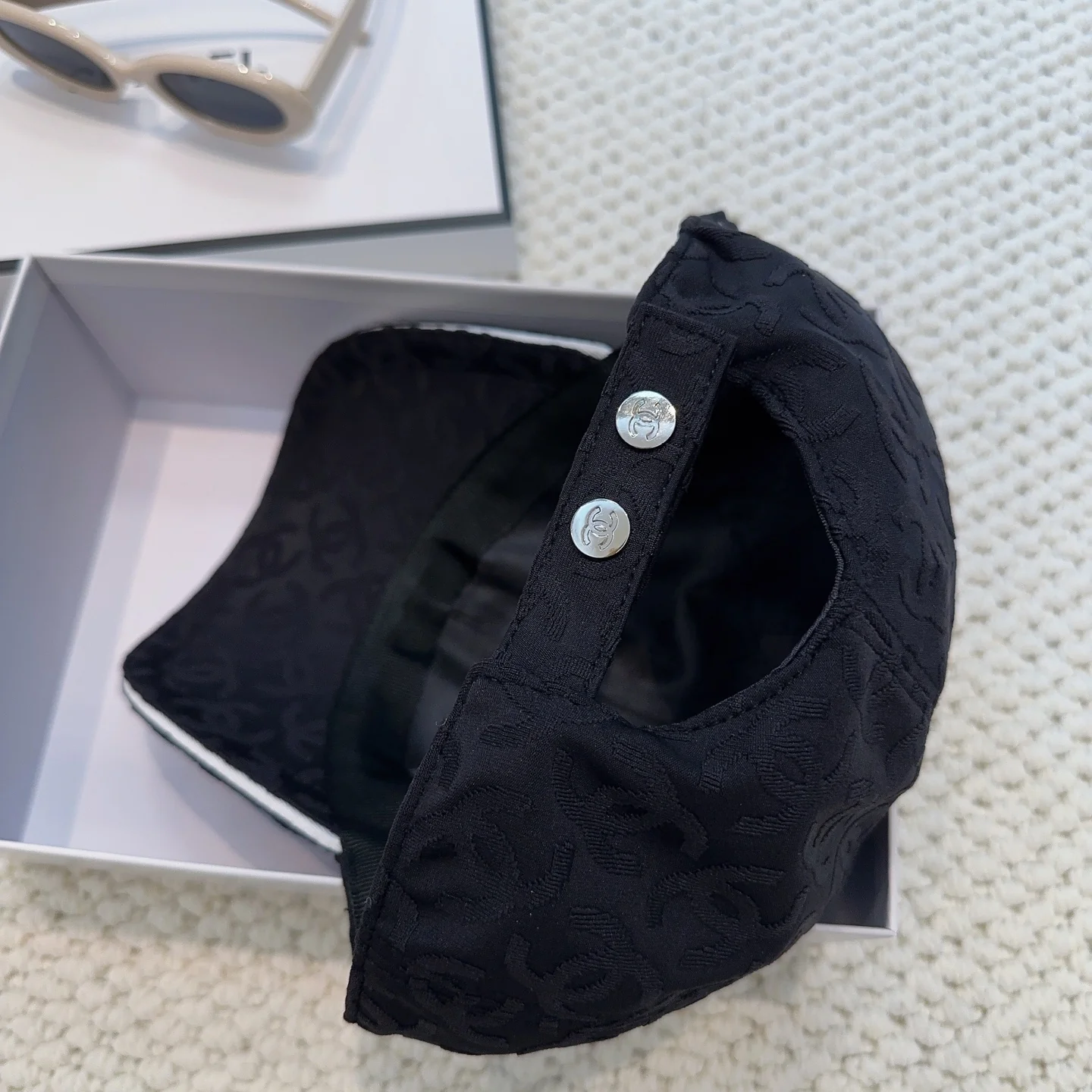 Stylish jacquard baseball cap