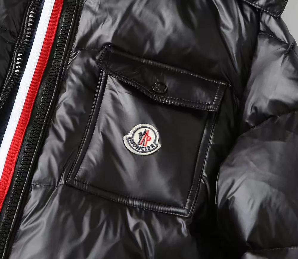 Pocket hooded down jacket