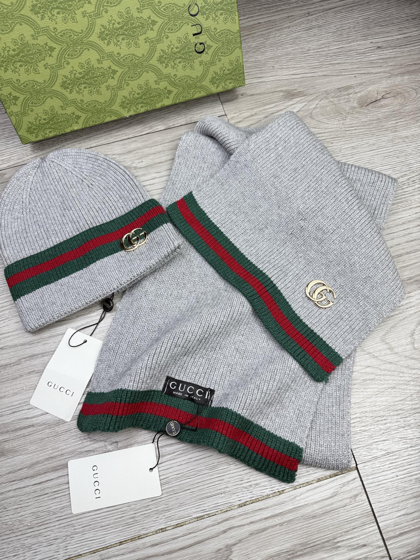 Metal logo knitted scarf and hat set