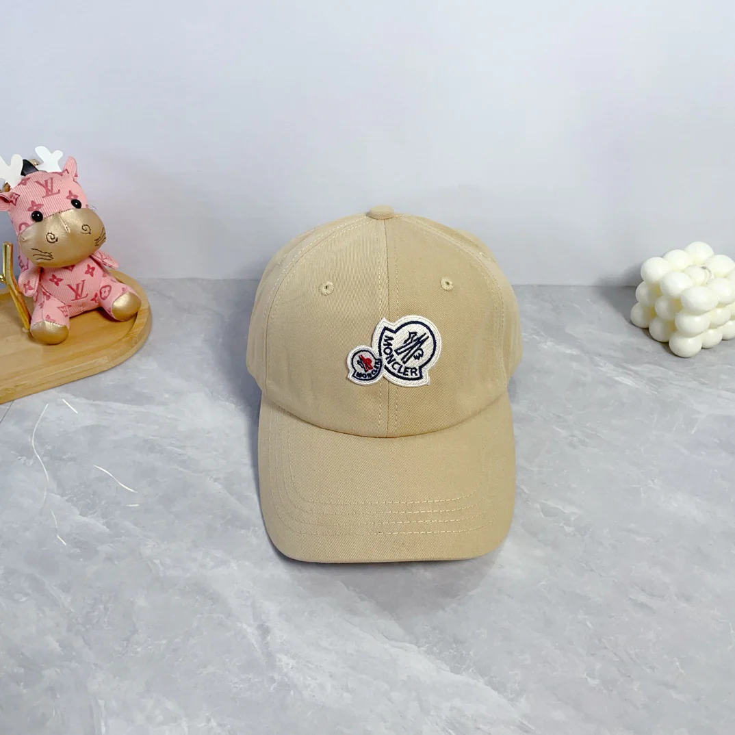 Stylish embroidered baseball cap