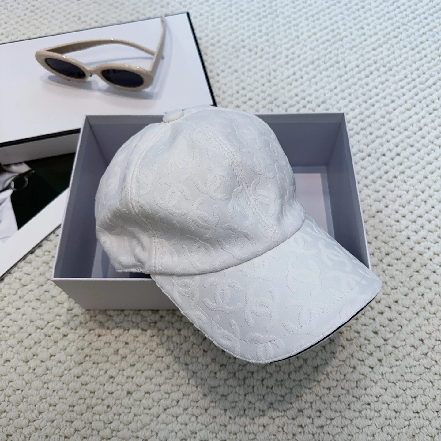 Stylish jacquard baseball cap
